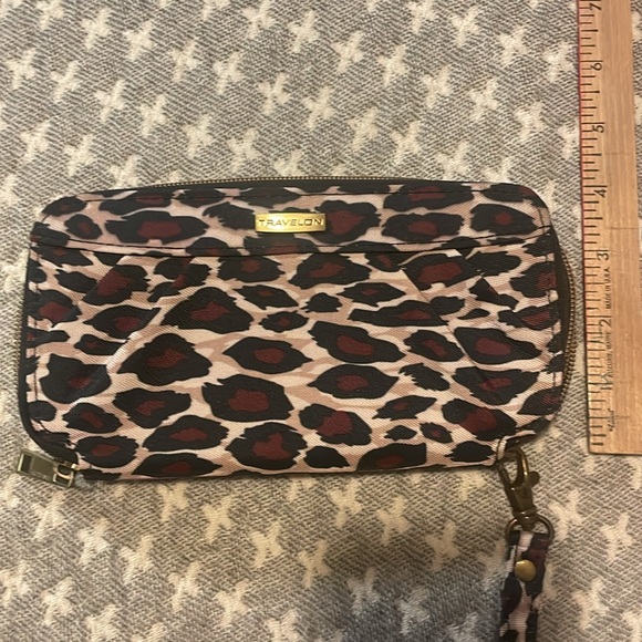 Travelon RFID Blocking Wristlet - Picture 7 of 7